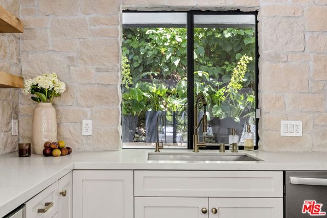 9559 Sherwood Forest Lane, Beverly Hills, CA 90210