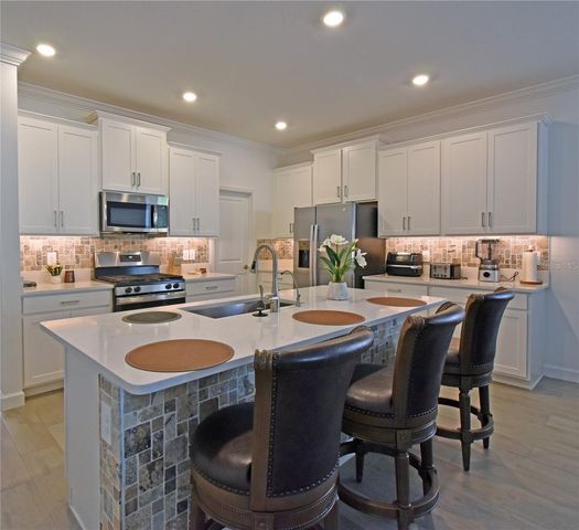 17304 BANDED GOLD LANE, Wimauma, FL 33598