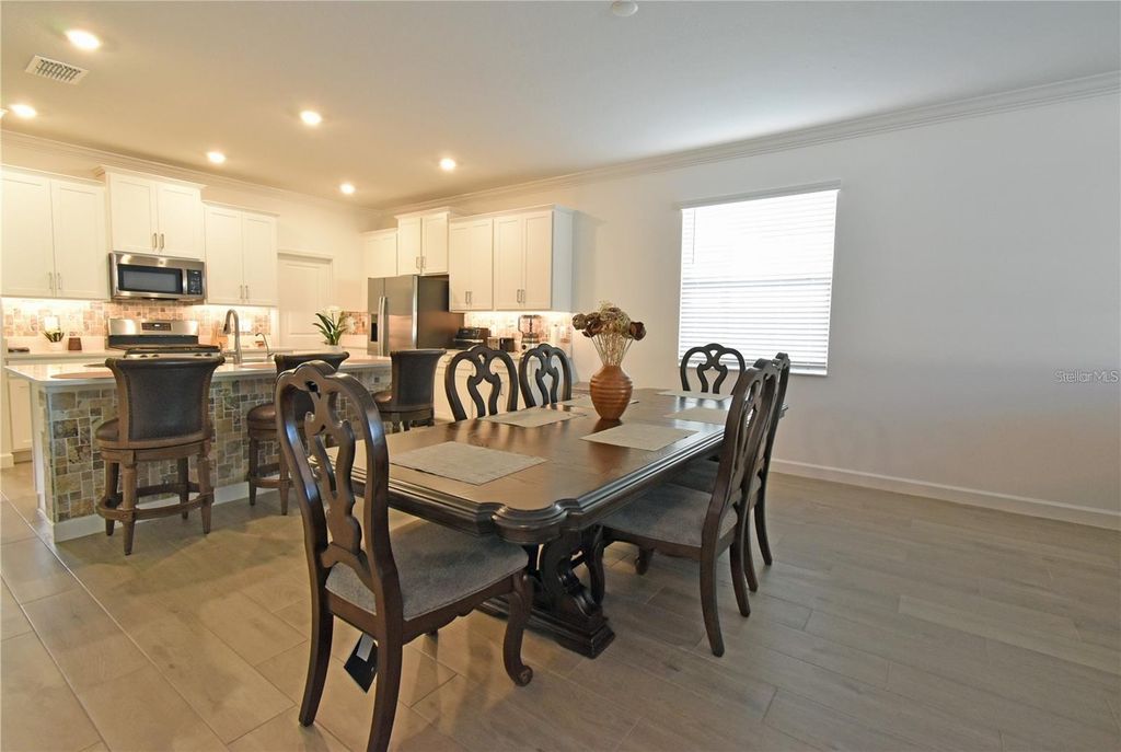 Image 19 of property listing at 17304 BANDED GOLD LANE, Wimauma, FL 33598