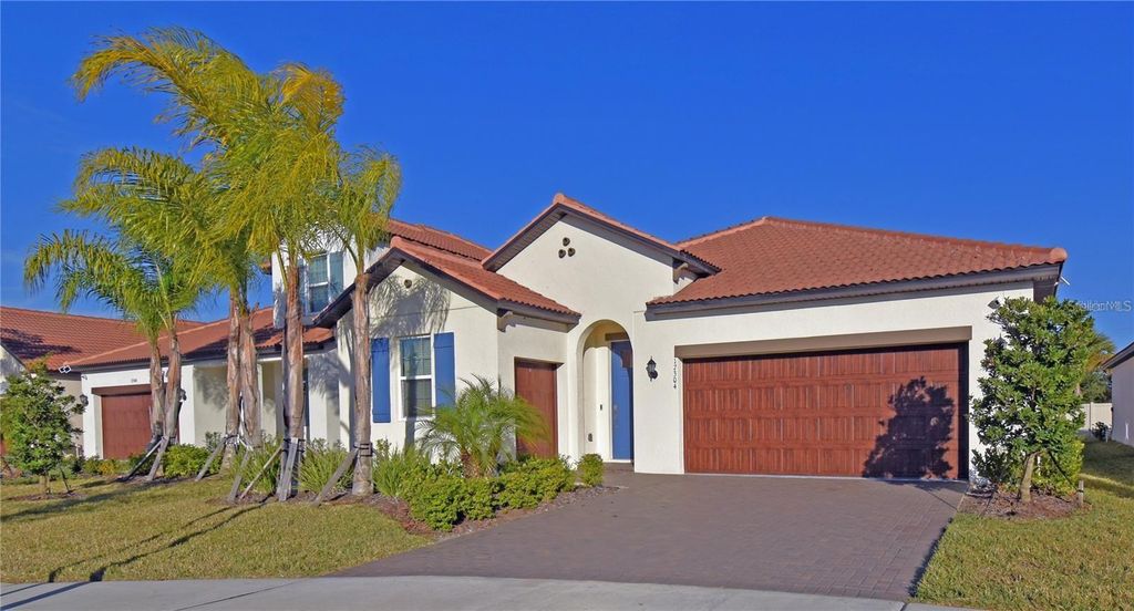 Image 3 of property listing at 17304 BANDED GOLD LANE, Wimauma, FL 33598