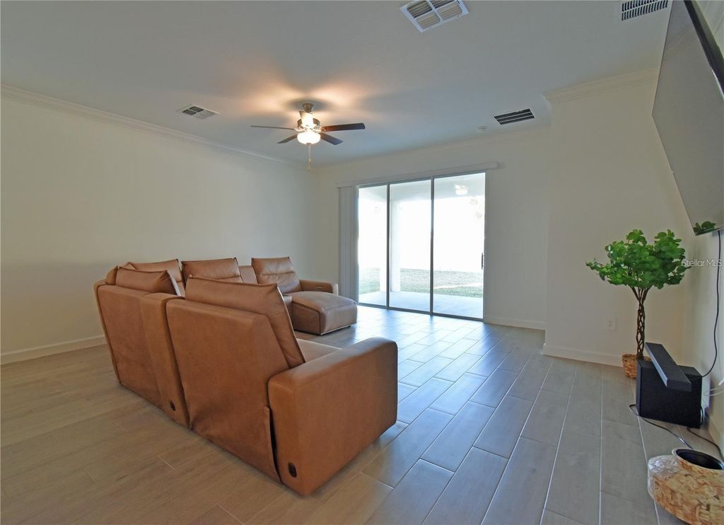 Image 22 of property listing at 17304 BANDED GOLD LANE, Wimauma, FL 33598