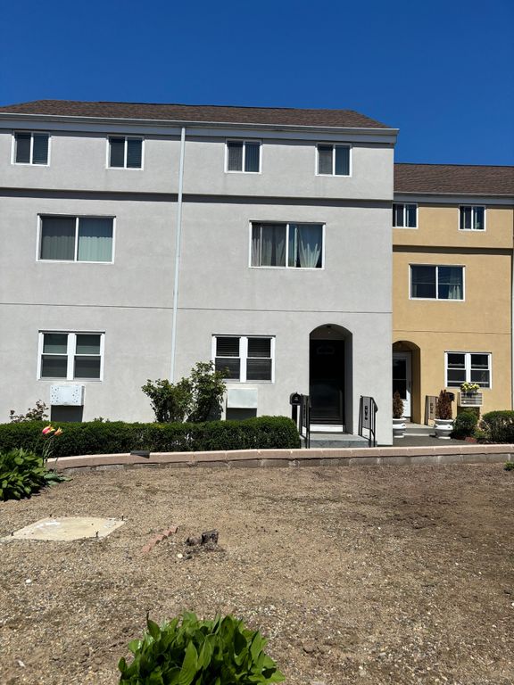 60 Gilmore Street 21, Bridgeport, CT 06608