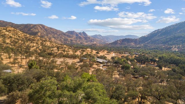 43157 Redstone Lane, Three Rivers, CA 93271