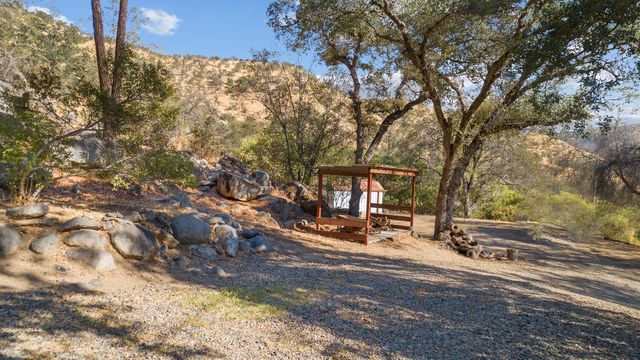 43157 Redstone Lane, Three Rivers, CA 93271