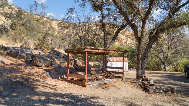 43157 Redstone Lane, Three Rivers, CA 93271