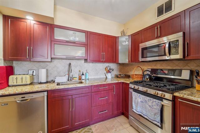 5 Horizon Road 2504, Fort Lee, NJ 07024