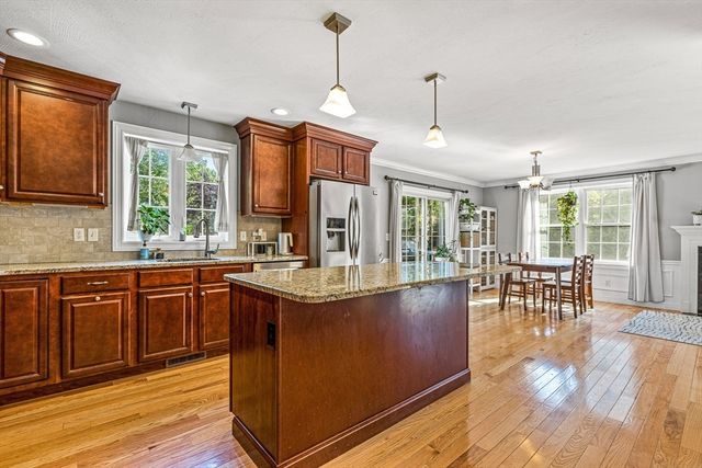 176 Washington St 176, Reading, MA 01867