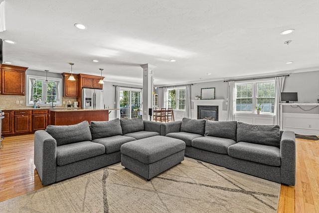 176 Washington St 176, Reading, MA 01867