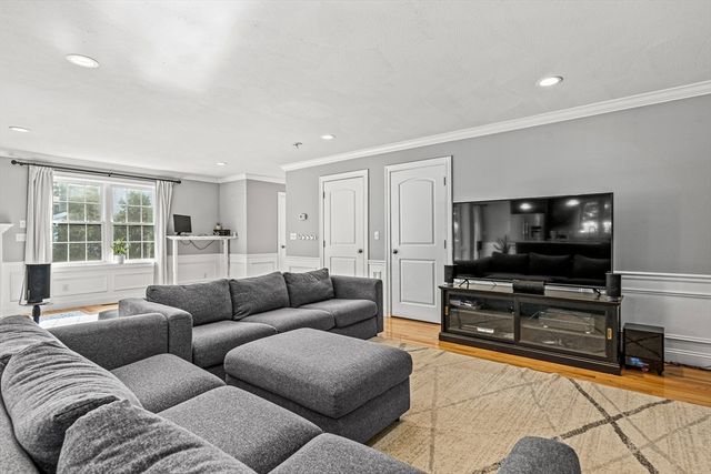 176 Washington St 176, Reading, MA 01867