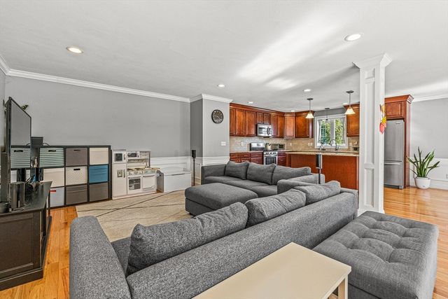 176 Washington St 176, Reading, MA 01867