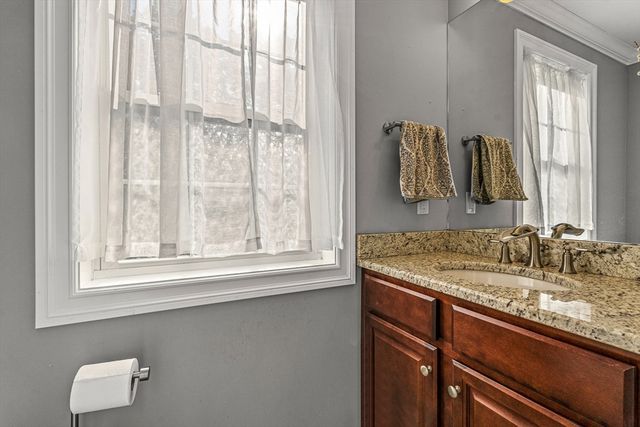 176 Washington St 176, Reading, MA 01867