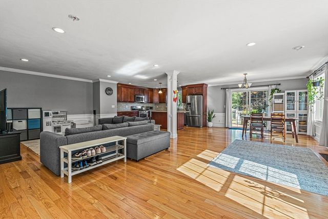 176 Washington St 176, Reading, MA 01867