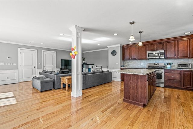 176 Washington St 176, Reading, MA 01867