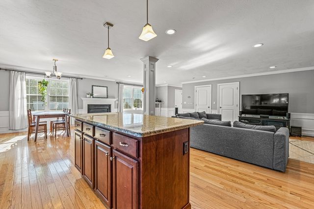 176 Washington St 176, Reading, MA 01867