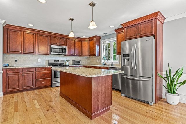 176 Washington St 176, Reading, MA 01867