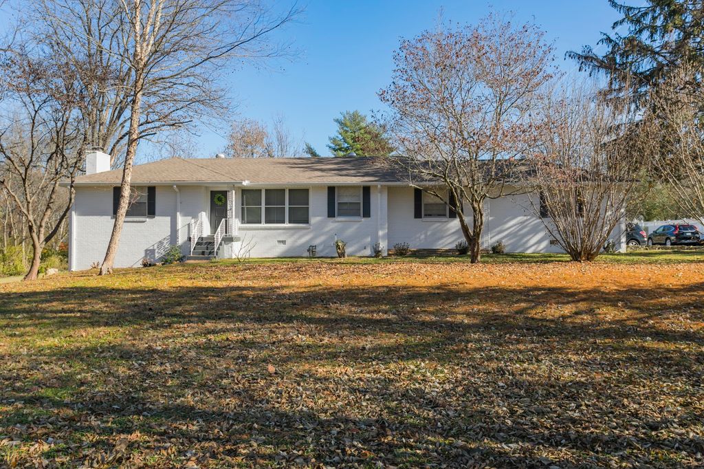215 Donna Dr, Madison, TN 37115