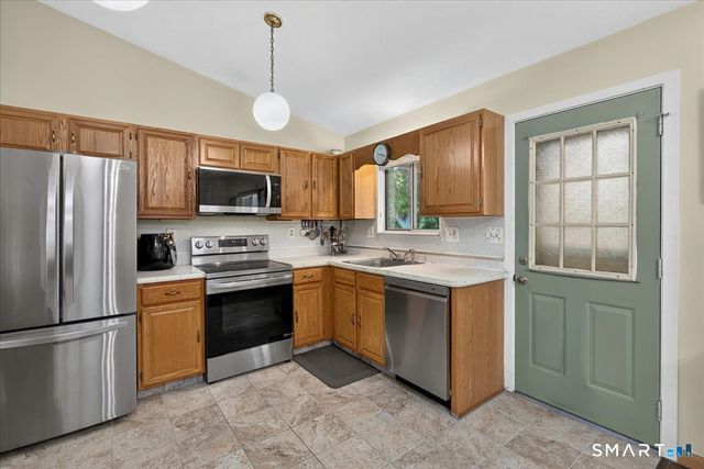 35 Mallard Lane, East Haven, CT 06512