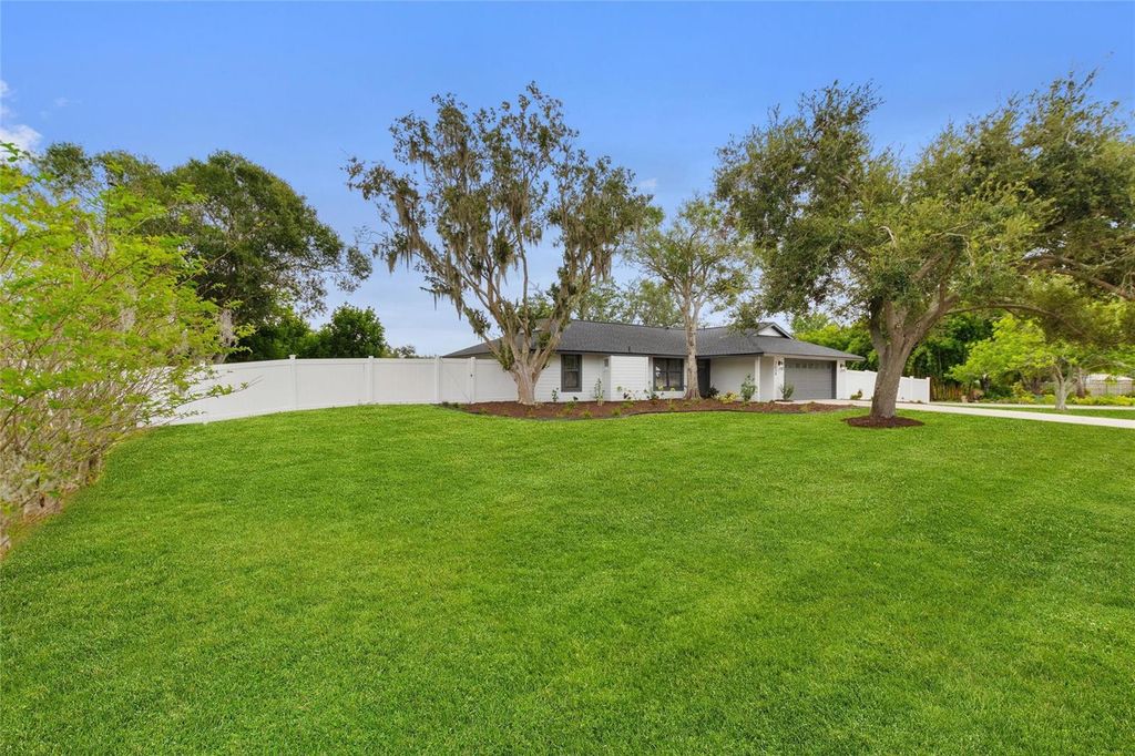 Image 2 of property listing at 2054 RACIMO DRIVE, Sarasota, FL 34240