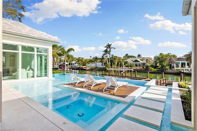 3455 Gin LN, Naples, FL 34102