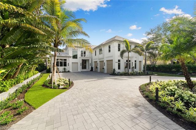 3455 Gin LN, Naples, FL 34102