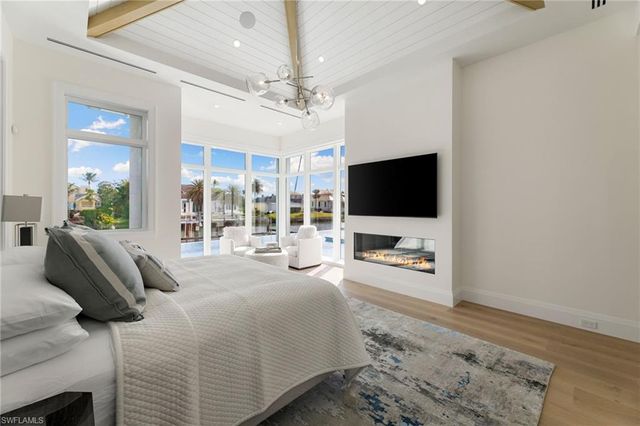 3455 Gin LN, Naples, FL 34102