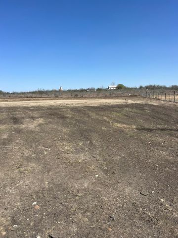203 Arrowwood CT, Niederwald, TX 78640