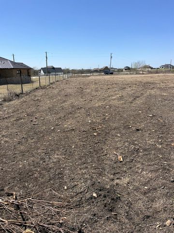 203 Arrowwood CT, Niederwald, TX 78640