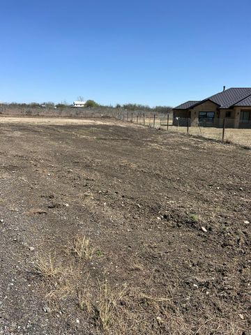 203 Arrowwood CT, Niederwald, TX 78640