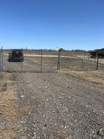 203 Arrowwood CT, Niederwald, TX 78640