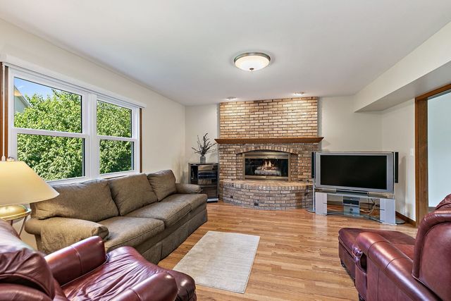 2433 Smalley Court, West Dundee, IL 60118