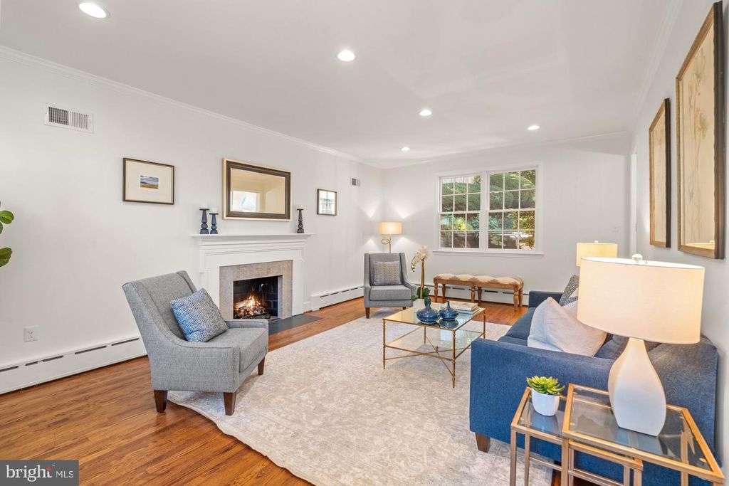 6206 FOXCROFT RD, Alexandria, VA 22307
