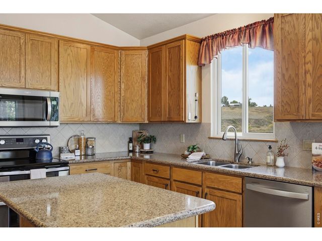 510 Lakeside Pl, Windsor, CO 80550