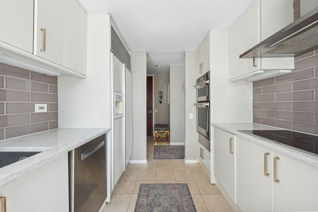 100 E Huron Street 1506, Chicago, IL 60611