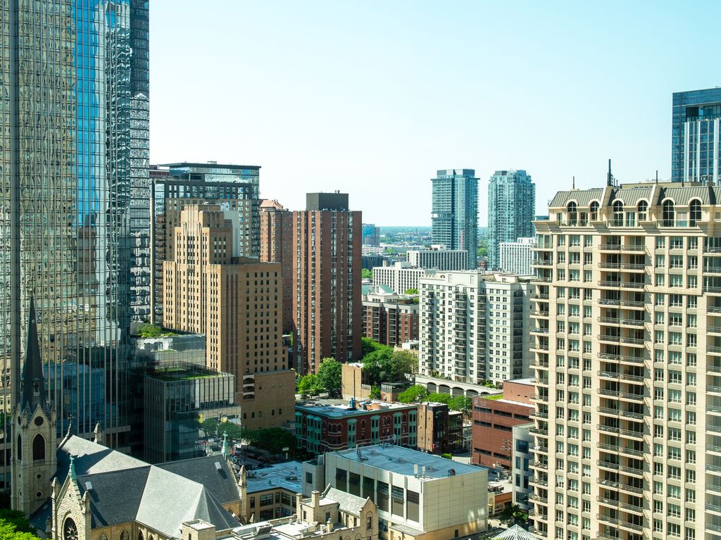 Image 17 of property listing at 100 E Huron Street 1506, Chicago, IL 60611