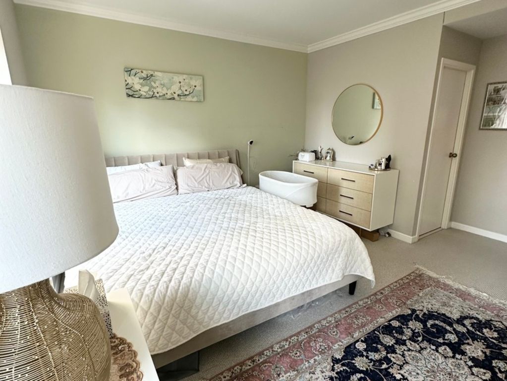 Image 18 of property listing at 100 E Huron Street 1506, Chicago, IL 60611