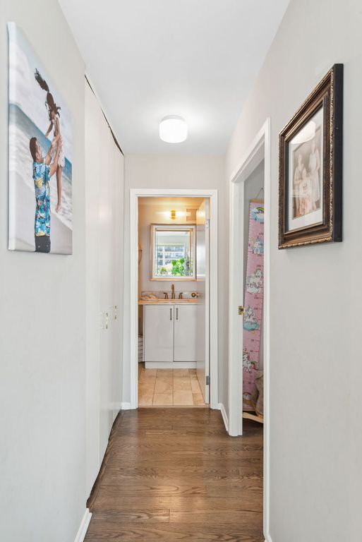 Image 20 of property listing at 100 E Huron Street 1506, Chicago, IL 60611