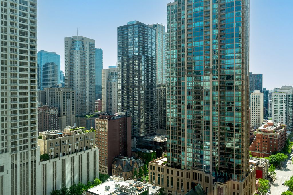 Image 22 of property listing at 100 E Huron Street 1506, Chicago, IL 60611