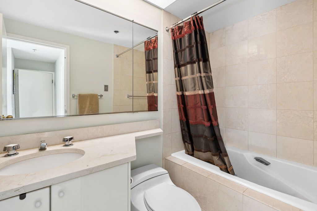 Image 24 of property listing at 100 E Huron Street 1506, Chicago, IL 60611