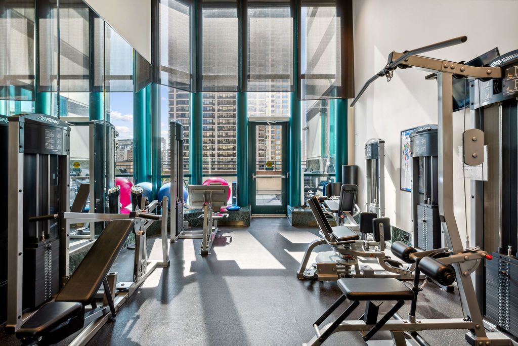 Image 29 of property listing at 100 E Huron Street 1506, Chicago, IL 60611