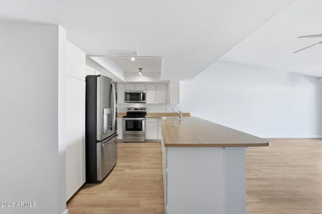 12118 S KI Road, Phoenix, AZ 85044