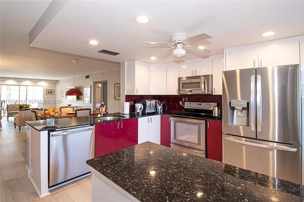 Image 6 of property listing at 3203 Portofino Pt F2, Coconut Creek, FL 33066