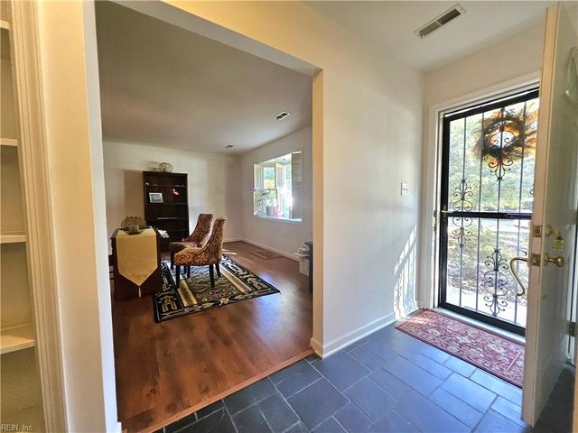 107 Five Forks LN, Hampton, VA 23669