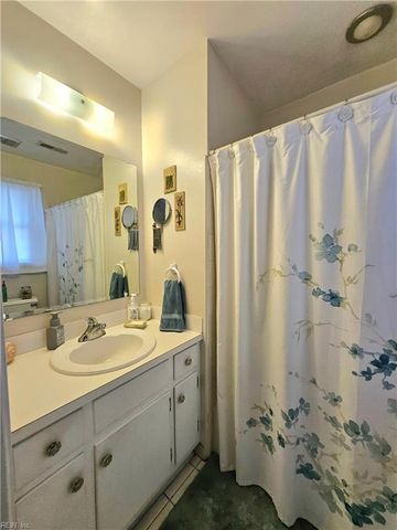 107 Five Forks LN, Hampton, VA 23669