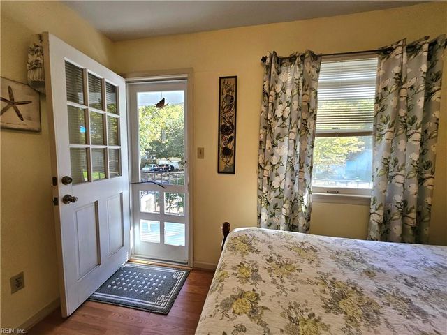 107 Five Forks LN, Hampton, VA 23669