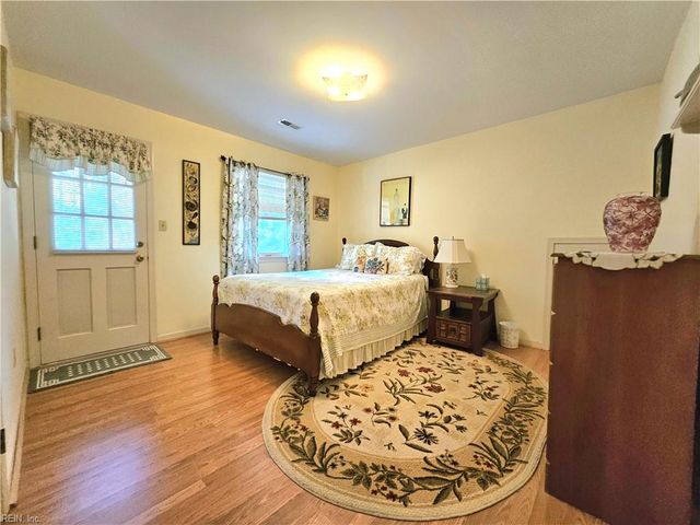107 Five Forks LN, Hampton, VA 23669