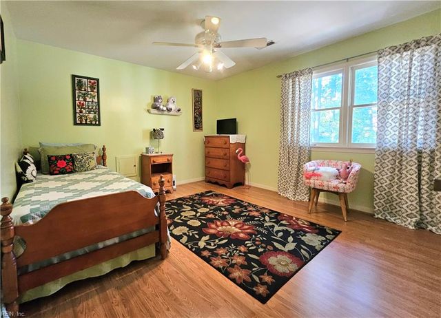 107 Five Forks LN, Hampton, VA 23669
