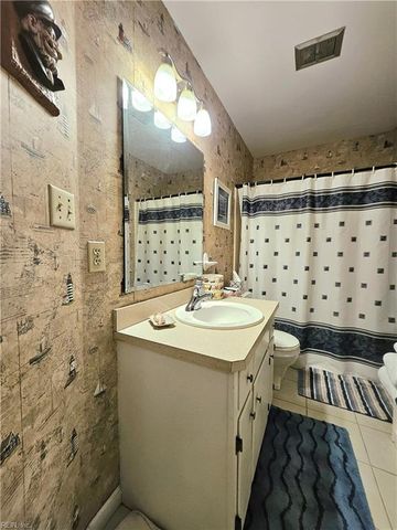 107 Five Forks LN, Hampton, VA 23669