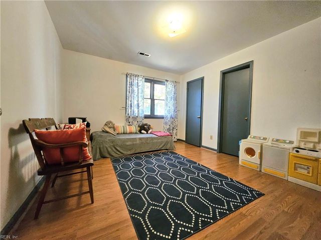 107 Five Forks LN, Hampton, VA 23669