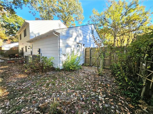 107 Five Forks LN, Hampton, VA 23669