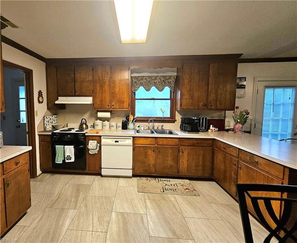 107 Five Forks LN, Hampton, VA 23669